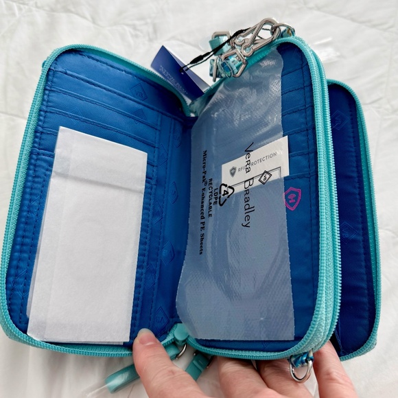 Vera Bradley Iconic RFID All in One Crossbody - NWT - Picture 2 of 4